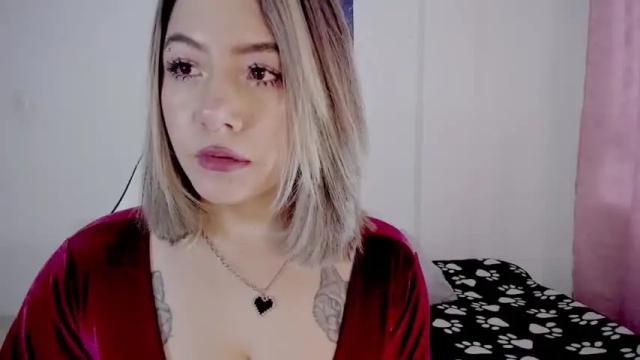 Image 2 of babe_blondie Stream on Chaturbate on 15 months ago