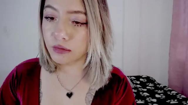 Image 3 of babe_blondie Stream on Chaturbate on 15 months ago