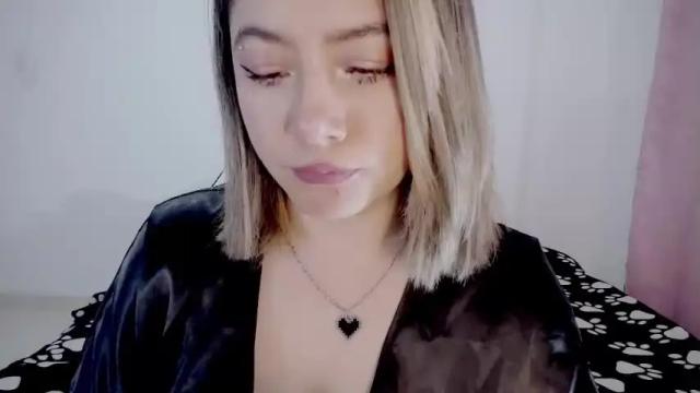 Image 10 of babe_blondie Stream on Chaturbate on 15 months ago