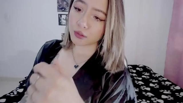 Image 2 of babe_blondie Stream on Chaturbate on 15 months ago