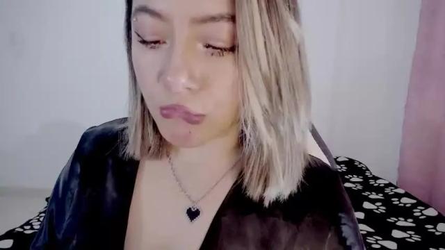 Image 6 of babe_blondie Stream on Chaturbate on 15 months ago