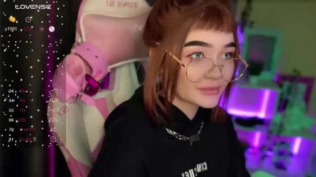 Image 2 of babyroxynill Stream on Chaturbate on 14 months ago