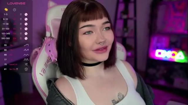 Image 2 of babyroxynill Stream on Chaturbate on 1 month ago