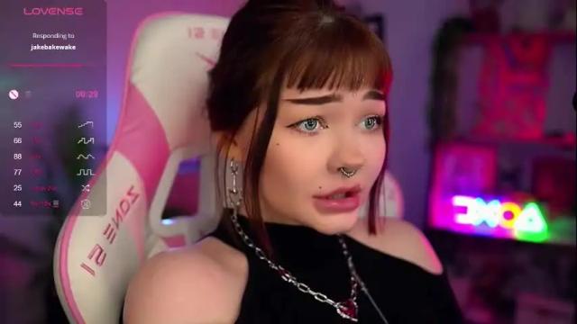 Image 7 of babyroxynill Stream on Chaturbate on 3 months ago