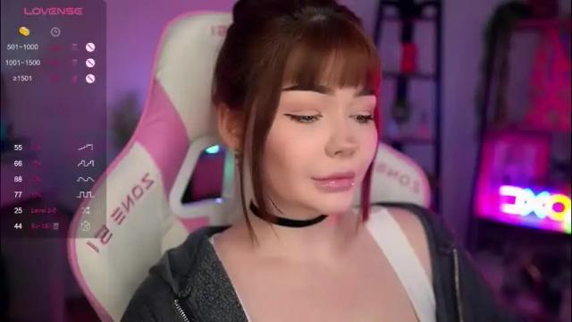 Image 2 of babyroxynill Stream on Chaturbate on 3 months ago