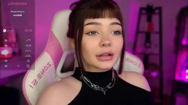 Image 12 of babyroxynill Stream on Chaturbate on 2 months ago