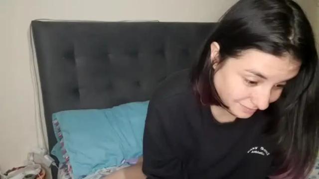 Image 4 of babytinahot Stream on Chaturbate on 18 months ago