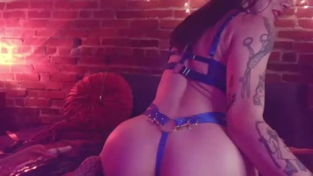 Image 2 of badbabesquirt Stream on Chaturbate on 13 months ago