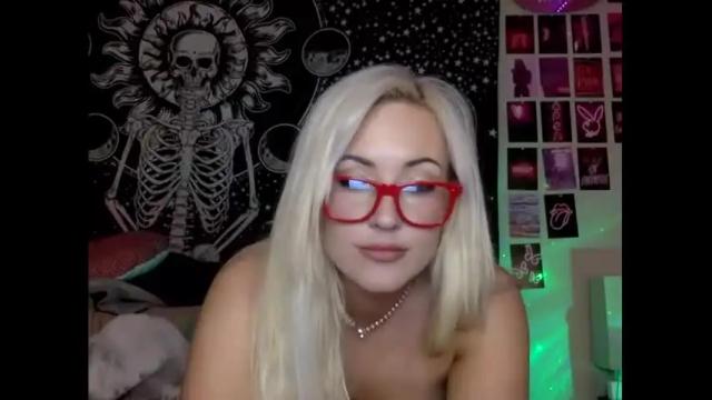 Image 11 of badbarbiebaby Stream on Chaturbate on 15 months ago
