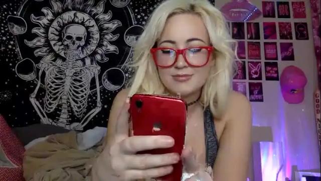 Image 2 of badbarbiebaby Stream on Chaturbate on 15 months ago