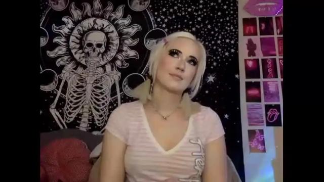 Image 11 of badbarbiebaby Stream on Chaturbate on 15 months ago