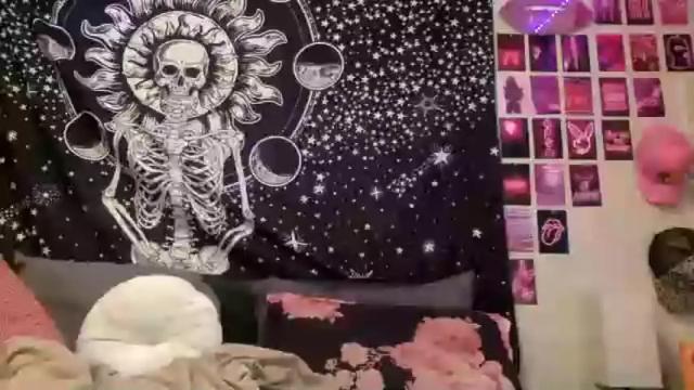 Image 2 of badbarbiebaby Stream on Chaturbate on 14 months ago