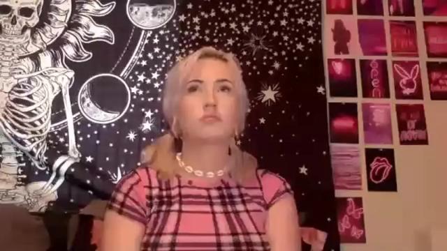 Image 2 of badbarbiebaby Stream on Chaturbate on 14 months ago