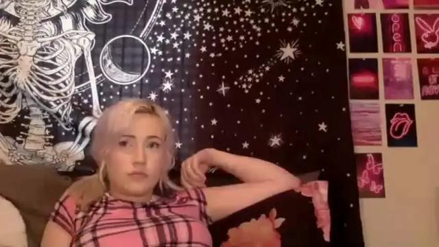 Image 6 of badbarbiebaby Stream on Chaturbate on 14 months ago