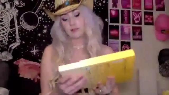 Image 12 of badbarbiebaby Stream on Chaturbate on 14 months ago