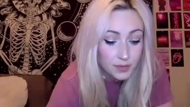 Image 3 of badbarbiebaby Stream on Chaturbate on 14 months ago