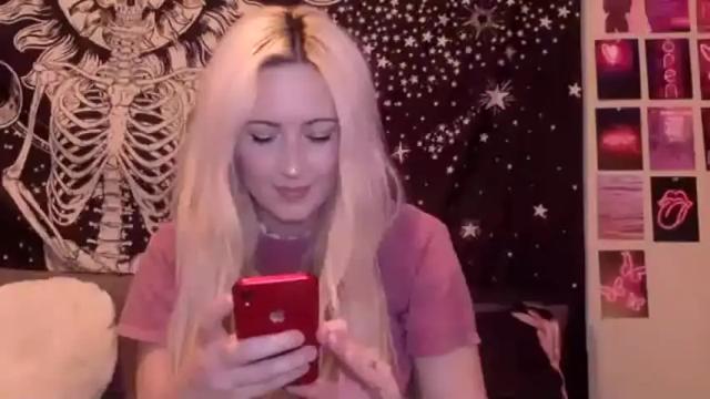 Image 4 of badbarbiebaby Stream on Chaturbate on 14 months ago