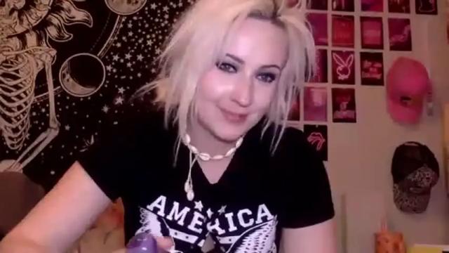 Image 10 of badbarbiebaby Stream on Chaturbate on 14 months ago