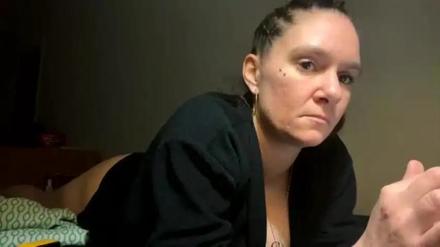 Image 2 of badgirluget Stream on Chaturbate on 14 months ago