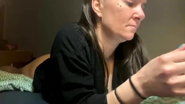 Image 8 of badgirluget Stream on Chaturbate on 14 months ago