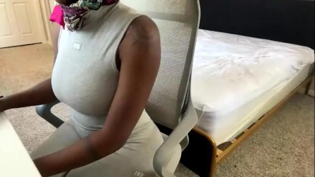 Image 12 of badgurldnay Stream on Chaturbate on 3 days ago