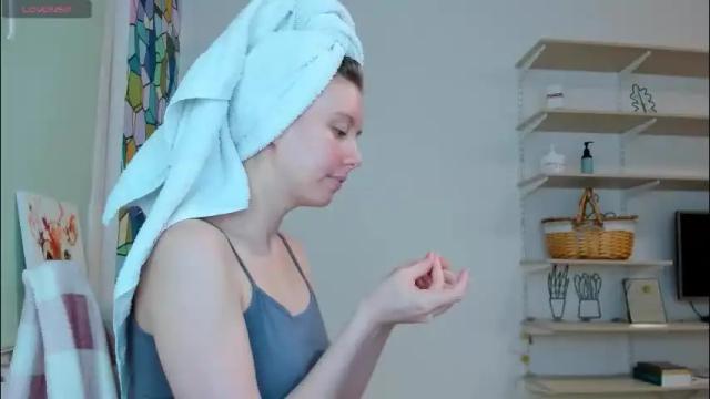 Image 4 of bam_bi Stream on Chaturbate on 1 month ago