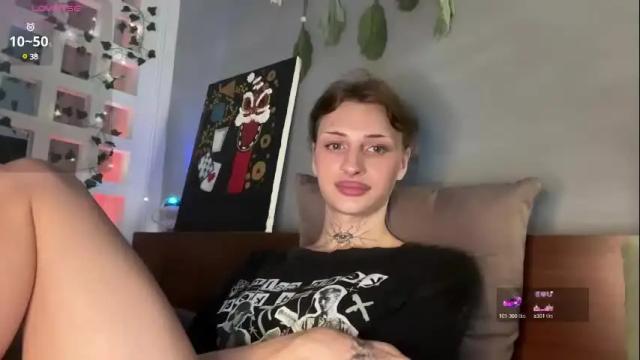 Image 7 of barbie_bi Stream on Chaturbate on 1 month ago