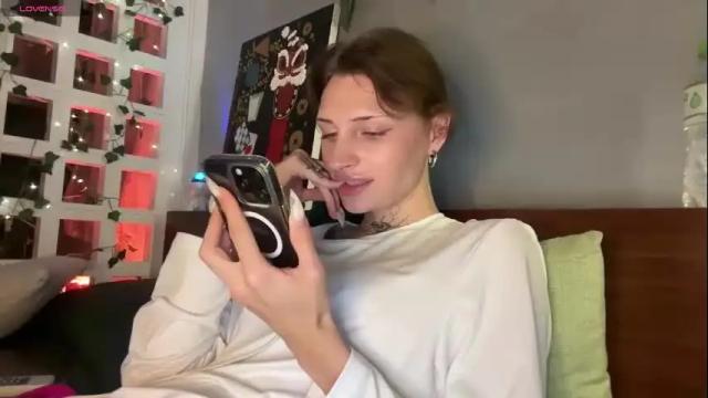 Image 2 of barbie_bi Stream on Chaturbate on 1 month ago