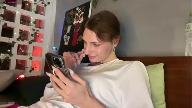 Image 3 of barbie_bi Stream on Chaturbate on 1 month ago