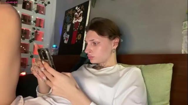 Image 7 of barbie_bi Stream on Chaturbate on 1 month ago
