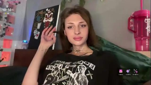 Image 10 of barbie_bi Stream on Chaturbate on 1 month ago