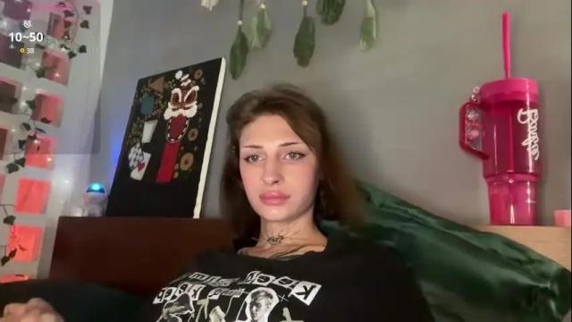 Image 12 of barbie_bi Stream on Chaturbate on 1 month ago