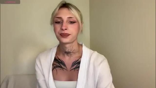 Image 4 of barbie_bi Stream on Chaturbate on 4 months ago