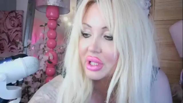 Image 8 of barbieely Stream on Chaturbate on 11 days ago