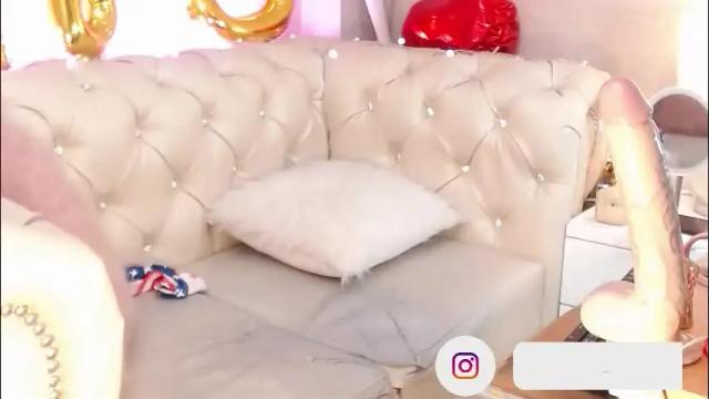 Image 2 of barbiefox_ Stream on Chaturbate on 2 months ago