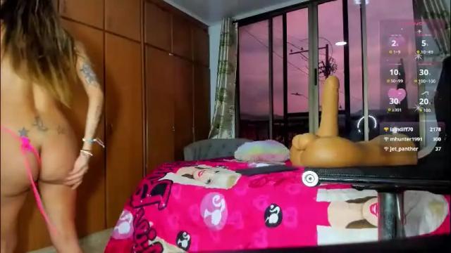 Image 4 of barbiefoxx Stream on Chaturbate on 1 month ago