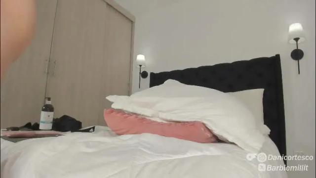 Image 2 of barbiemillit Stream on Chaturbate on 1 month ago