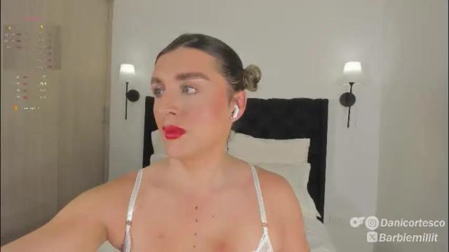 Image 3 of barbiemillit Stream on Chaturbate on 1 month ago