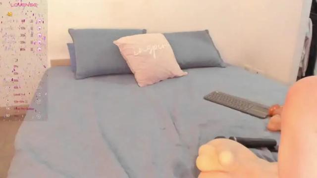 Image 4 of barbiieroberts Stream on Chaturbate on 14 months ago