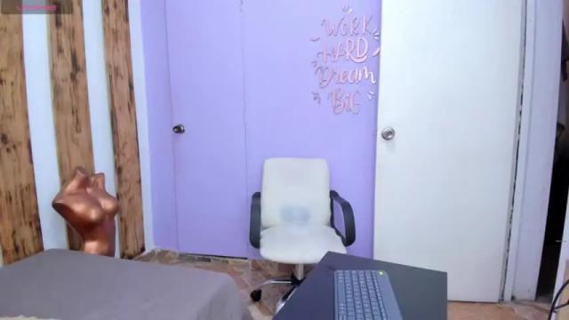 Image 2 of barby_jonness Stream on Chaturbate on 15 months ago