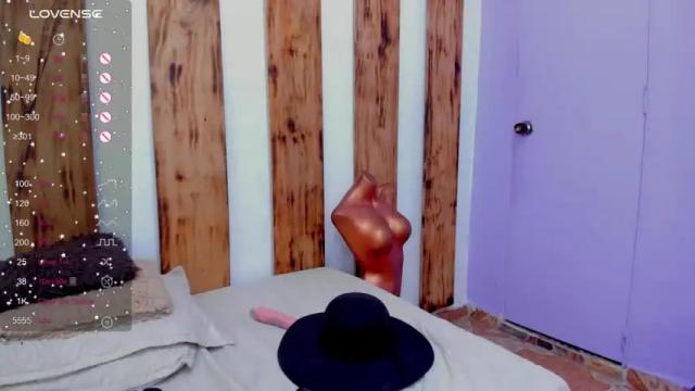 Image 4 of barby_jonness Stream on Chaturbate on 15 months ago