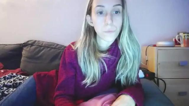 Image 2 of barelylegalblondy Stream on Chaturbate on 14 months ago