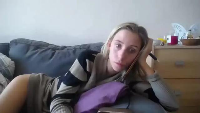 Image 8 of barelylegalblondy Stream on Chaturbate on 13 months ago