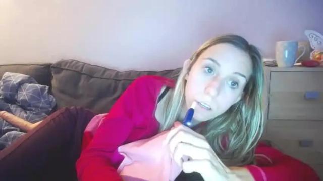 Image 8 of barelylegalblondy Stream on Chaturbate on 13 months ago