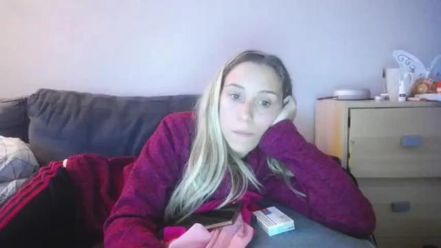 Image 2 of barelylegalblondy Stream on Chaturbate on 12 months ago