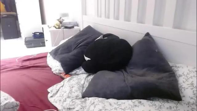 Image 6 of barelylegalblondy Stream on Chaturbate on 1 month ago