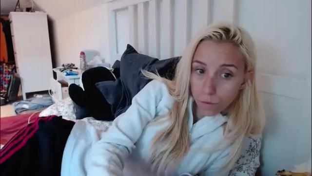 Image 7 of barelylegalblondy Stream on Chaturbate on 1 month ago