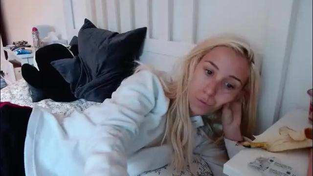 Image 8 of barelylegalblondy Stream on Chaturbate on 1 month ago