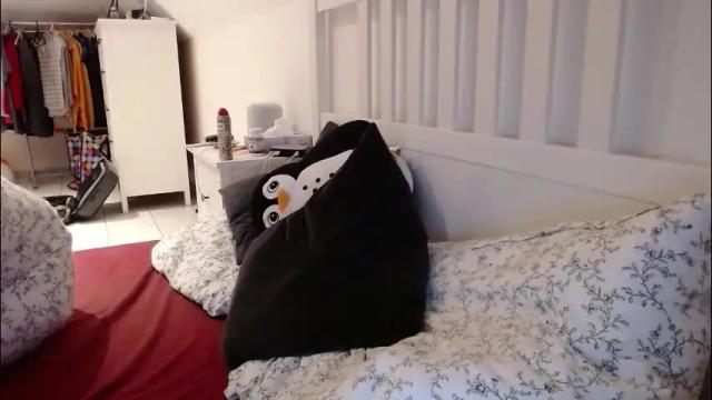 Image 7 of barelylegalblondy Stream on Chaturbate on 1 month ago