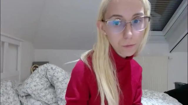 Image 2 of barelylegalblondy Stream on Chaturbate on 6 days ago